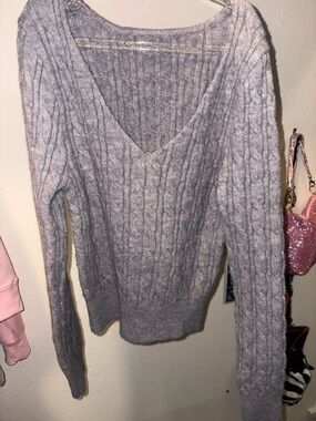 Cozy V-Neck Cable Knit Sweater - Gray